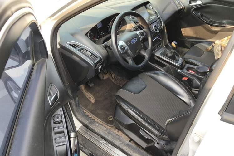 Used Ford Focus 2012 Sedan 1.6L Manual Fashion Edition Driver Seat
