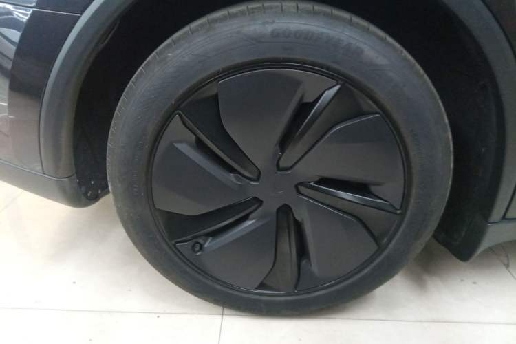 Used Tesla Model Y 2025 Rear-Wheel-Drive Version