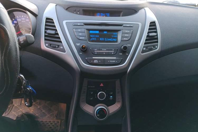 Used Hyundai Elantra (5th Generation / Langdong) 2016 1.6L Manual Fashion Edition Audio And AC Panel