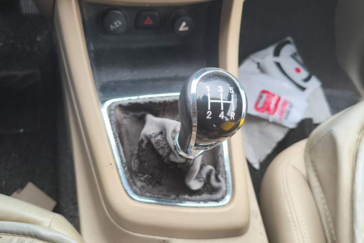 Used Baojun 730 2014 1.5L manual Comfort ESP version 7 seats Gear Lever