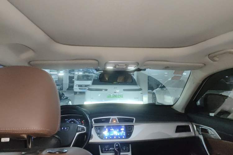 Used Geely Auto Emgrand X7 Sport 2018 1.8TD Automatic All-Wheel-Drive ZhiZun Model with 4G Connectivity Headliner