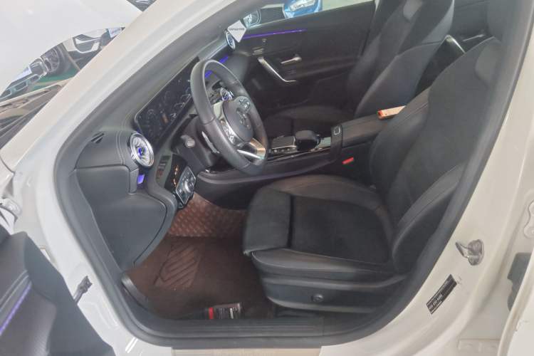 Used Mercedes-Benz A-Class 2022 Revised Version A 200 L Sport Sedan Fashionable Style Left Front Seat