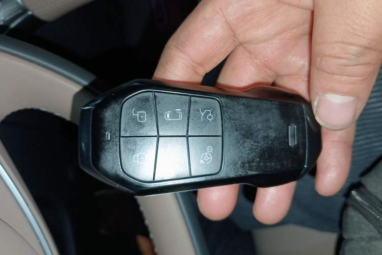 Used XPeng X9 2025 740 Ultra-Long Range Max
