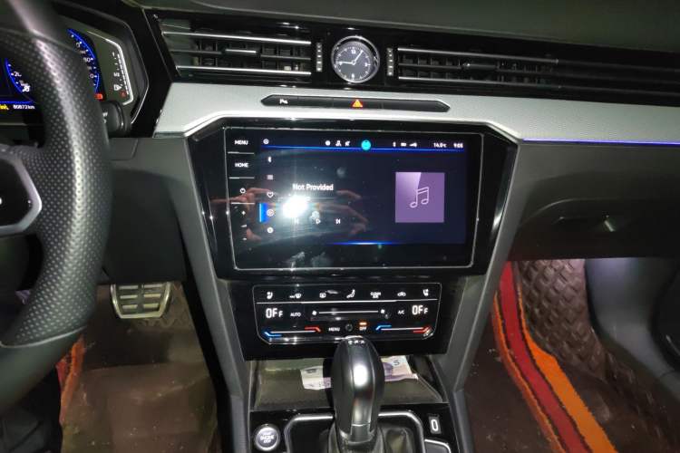 Used Volkswagen Magotan 2023 2 Million Units Commemorative Edition 330TSI DSG Luxury Version Audio And AC Panel