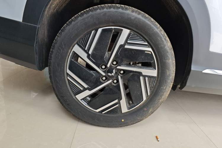 Used Wuling Xingguang S 2024 130km Flagship Version Right Rear Wheel Hub