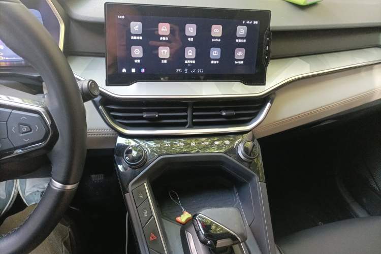 Used Lynk & Co 06 EM-P 2022 PHEV 84 km Range Pro Version Audio And AC Panel