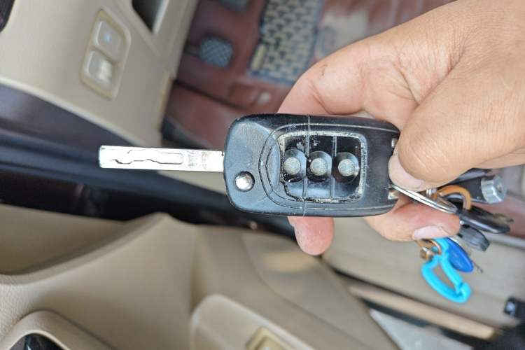 Used Baojun 730 2014 1.5L Manual Luxury Navigation ESP Version 7 Seats Vehicle Key