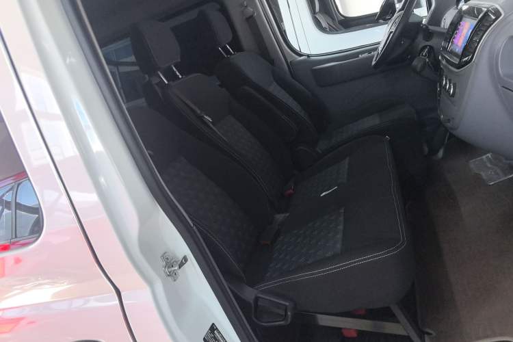 Used SAIC MAXUS Xintu V80 2021 2.0T PLUS AMT City Edition Short Wheelbase Ultra-Low Roof 5/6-Seater
