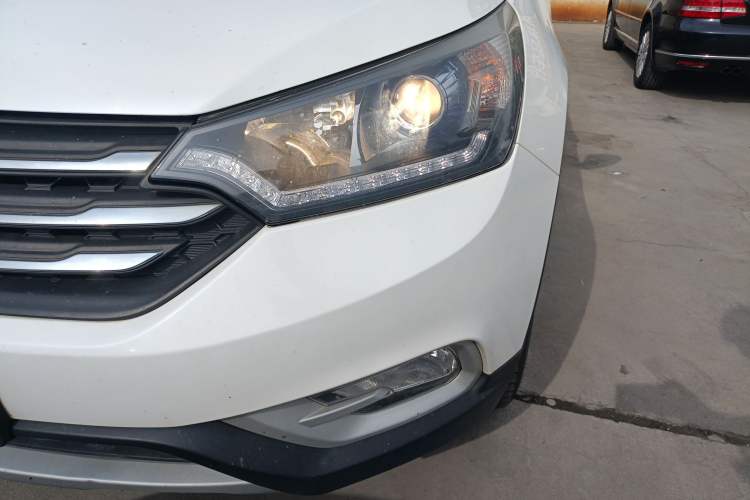 Used Dongfeng Aeolus AX7 2016 1.4T Manual Zhuyue Model Left Front Headlight