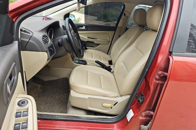 Used Ford Focus 2013 Sedan Classic 1.8L Automatic Base Model
