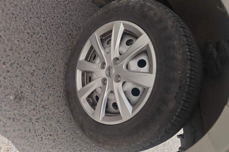 Used Jinbei New Hiace X30L 2024 Wealth Edition Van 2/5 Seats Right Front Wheel Hub