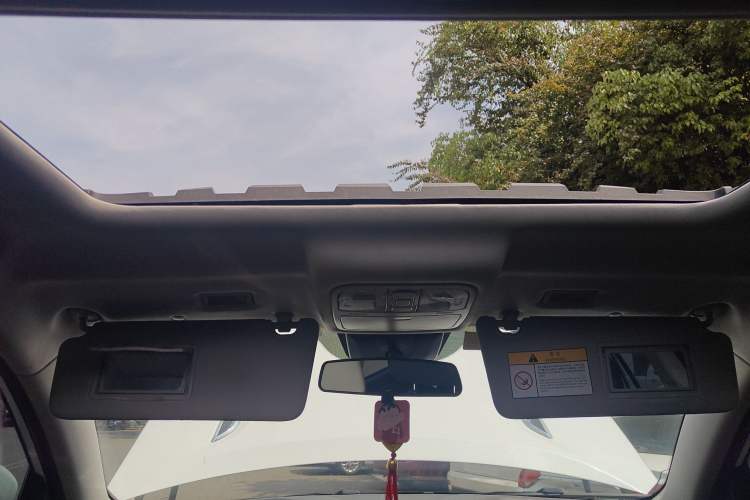 Used CHANGAN CS75 2017 Shangkui Edition 1.5T Automatic Fengyue Model Headliner