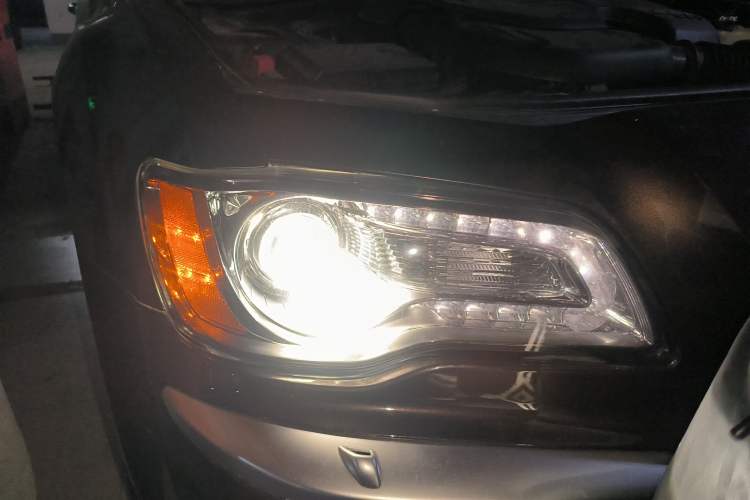 Used Chrysler 300C 2013 3.6L Premium Edition