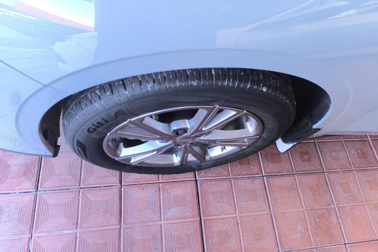 Used Geely Galaxy L6 2025 EM-i 140km Long-Range Version
