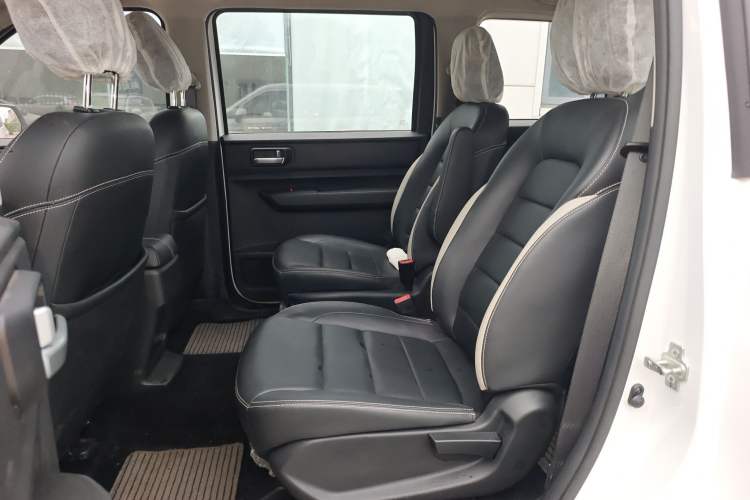 Used Wuling Hongguang PLUS 2020 1.5L Manual Comfort 7-Seater

