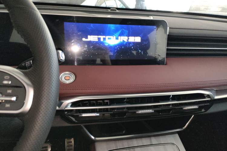 Used JETOUR X70 PLUS 2023 1.6T DCT Stronger 5-Seater
