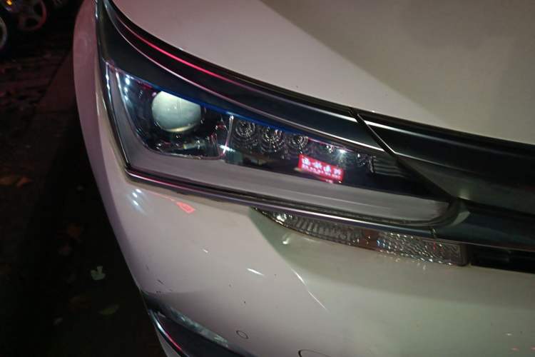 Used Toyota Corolla 2017 Revised Dual-Engine 1.8L E-CVT Elite Edition Right Front Headlight