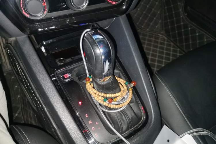 Used Volkswagen Sagitar 2018 1.6L Automatic Comfort Model Gear Lever