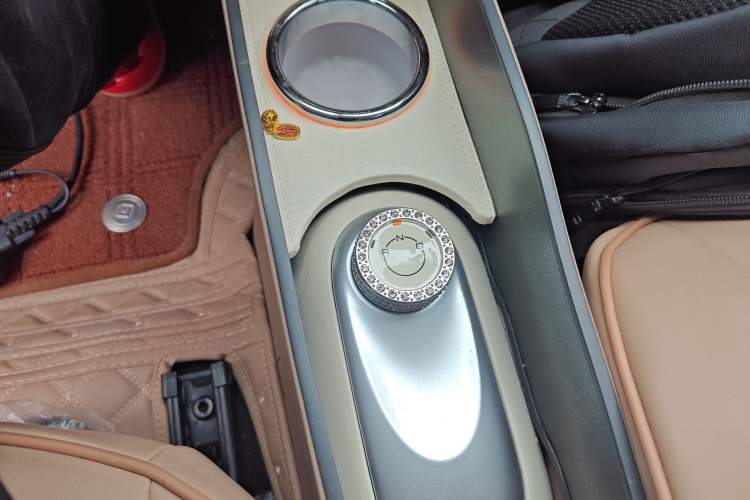 Used Wuling Hongguang MINIEV 2025 Four-Door Version Advanced Edition Gear Lever