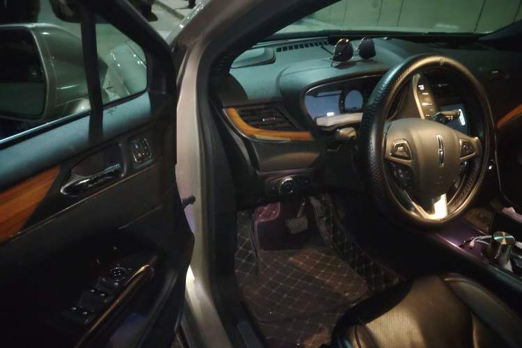 Used Lincoln MKC 2014 2.0T Two-Wheel-Drive Luxury Edition
