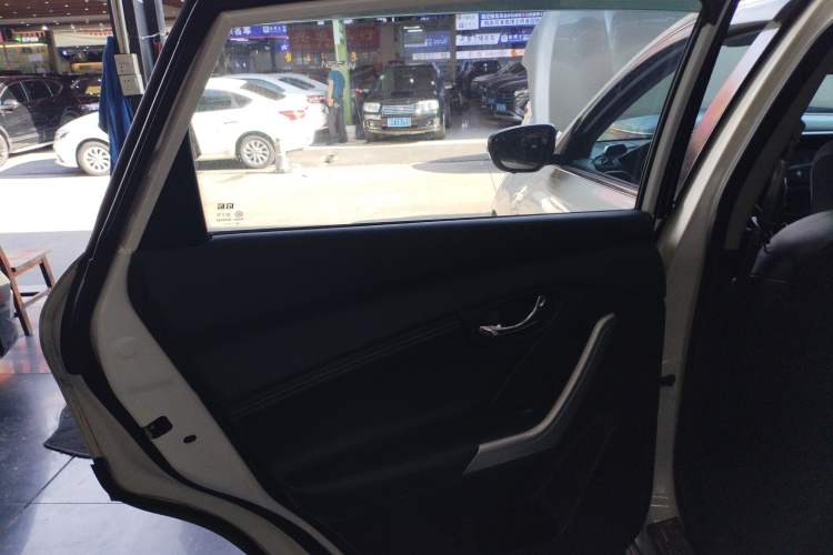 Used Venucia T90 2018 2.0L CVT Smart Connect Luxury Edition China V Standard
