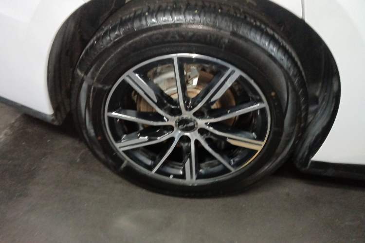 Used BYD Seal 06 New Energy 2024 DM-i 120KM Luxury Model Right Rear Wheel Hub