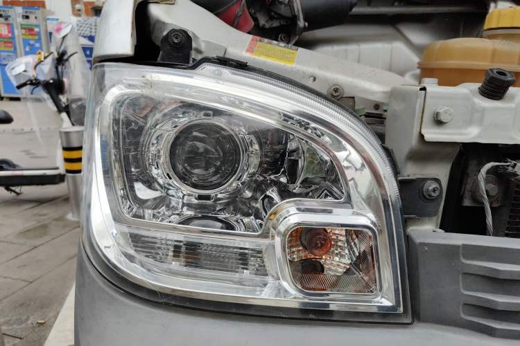 Used Wuling Zhiguang 2015 1.2L S Practical Model LSI Right Front Headlight
