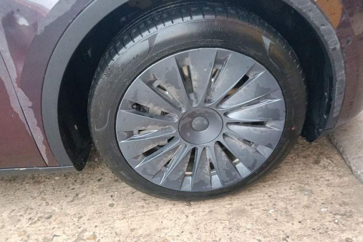 Used Tesla Model Y 2023 Rear-Wheel-Drive Version Right Front Wheel Hub