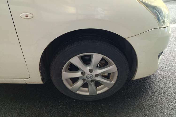 Used Nissan Tiida 2011 1.6L CVT Smart Version Right Front Wheel Hub