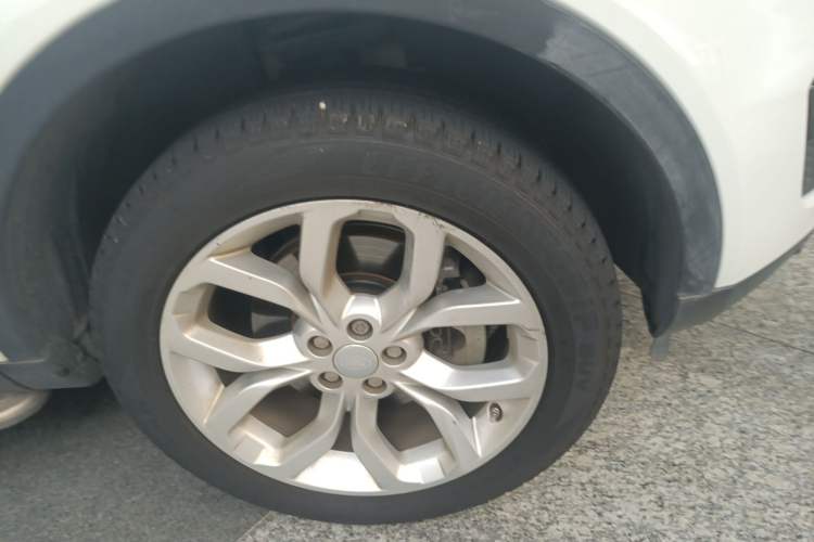 Used Land Rover Discovery Sport 2016 2.0T HSE Right Front Wheel Hub