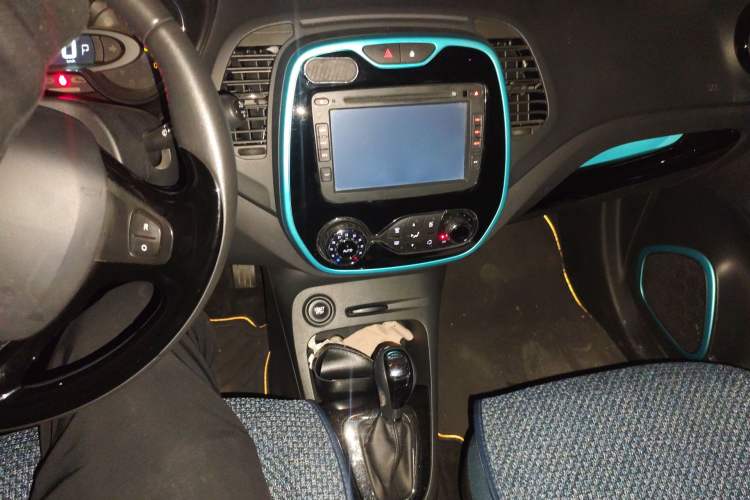 Used Renault Captur 2015 1.2T Automatic Comfort Edition Audio And AC Panel