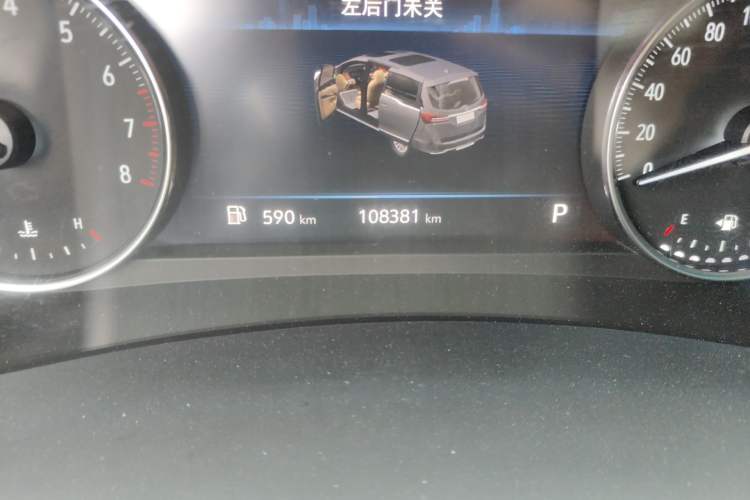 Used Buick GL8 2021 Land Cruiser Executive 652T Premium Model Odometer Close Up