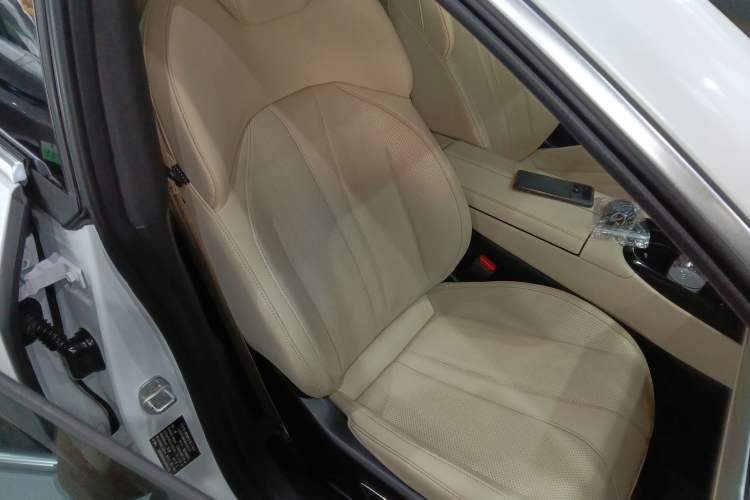 Used XPeng P7 2020 670N Right Front Seat