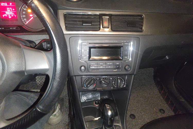 Used Volkswagen Santana 2015 1.6L Automatic Comfort Edition