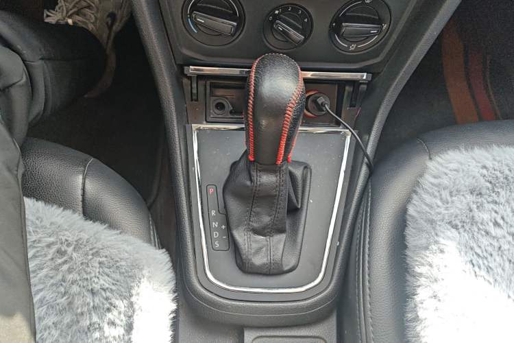 Used Volkswagen Bora 2016 1.6L Automatic Fashion Model
