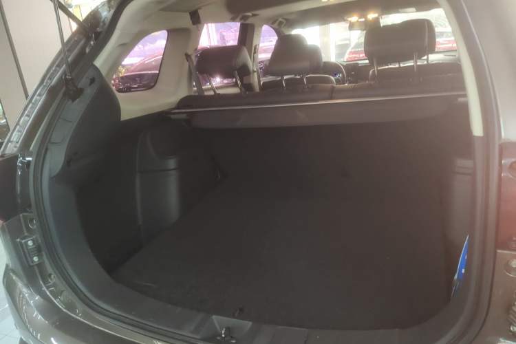 Used Mitsubishi Outlander 2019 2.4L Two-Wheel Drive ZhiXing Version 5 Seats China V Emission Standard
