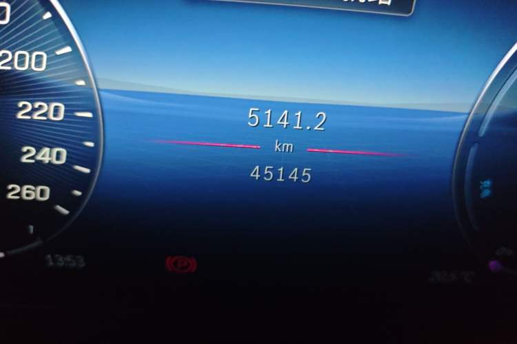 Used Mercedes-Benz C-Class New Energy 2023 Second Facelift C 350 eL Odometer Close Up