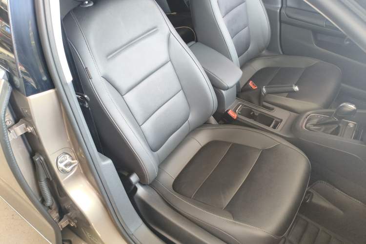 Used Volkswagen Sagitar 2017 230TSI Automatic Comfort Version Right Front Seat