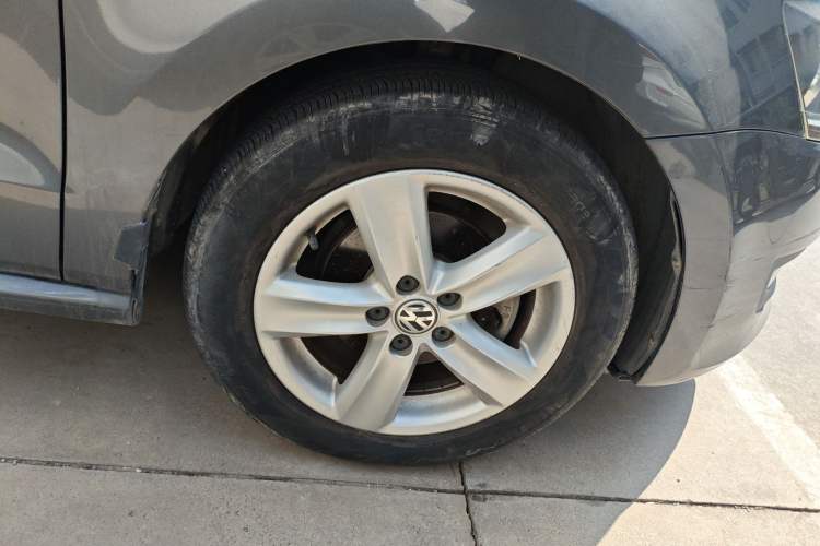 Used Volkswagen Polo 2011 1.4L Manual ZhiShang Edition Right Front Wheel Hub