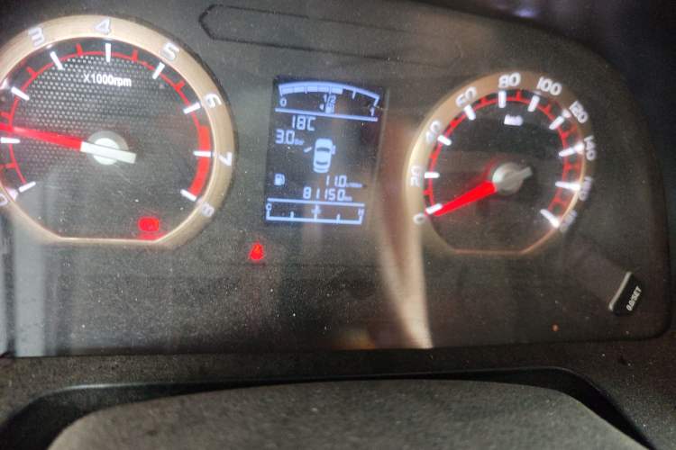 Used FORTHING Lingzhi 2020 M5L 2.0L Base Model 7 Seats Odometer Close Up