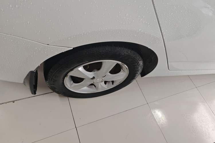Used Hyundai Verna (older generation) 2014 1.4L Automatic Leading-Edge GLX Right Rear Wheel Hub