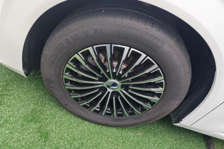 Used Denza D9 2022 DM-i 1040 Prestige Model