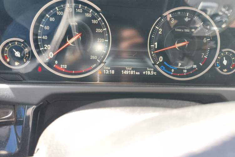 Used BMW X5 2014 xDrive35i Leading Model Odometer Close Up