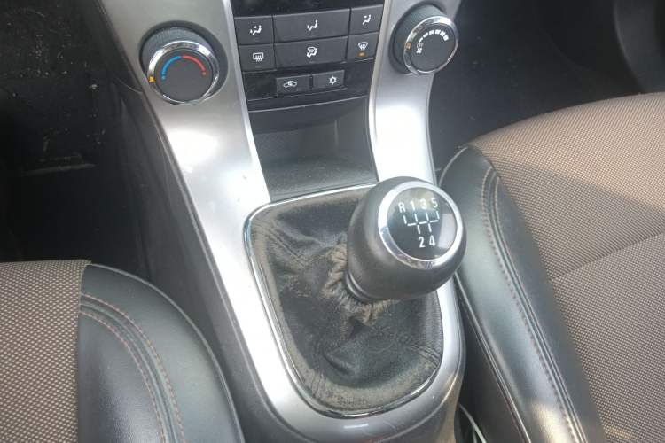 Used Chevrolet Cruze 2013 Hatchback 1.6L Manual Luxury Model
