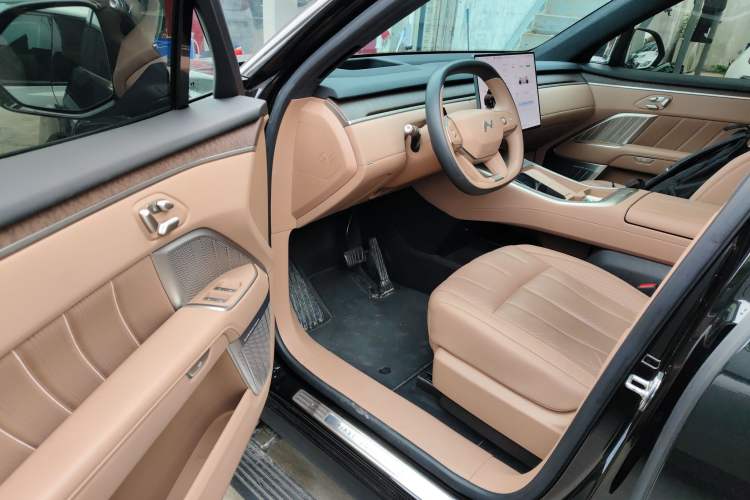 Used ONVO Luxeed L90 2025 Model—Ultra Six-Seater Version
