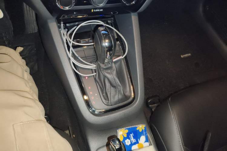 Used Volkswagen Sagitar 2015 1.6L Automatic Comfort Model Gear Lever