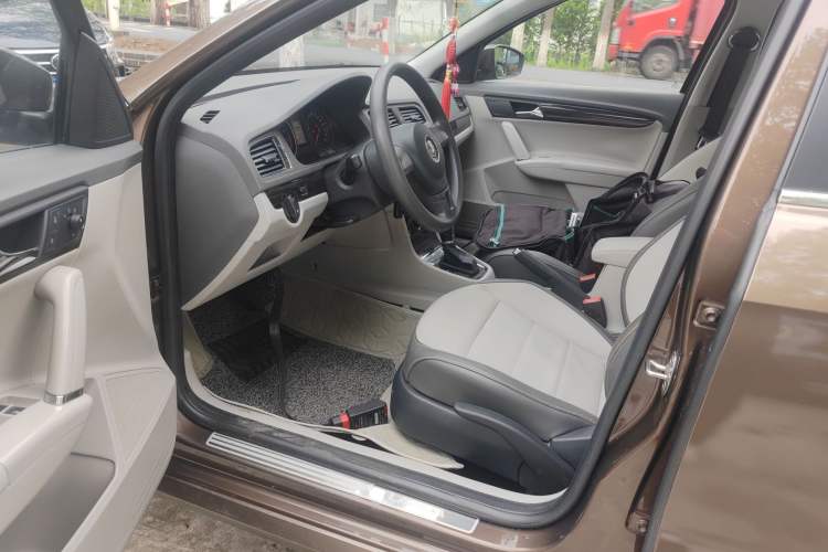 Used Volkswagen Gran Lavida 2013 1.6L Automatic Comfort Model Driver Seat