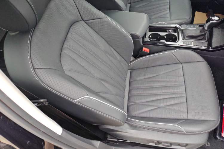 Used Volkswagen Passat 2022 330TSI Luxury Edition Right Front Seat