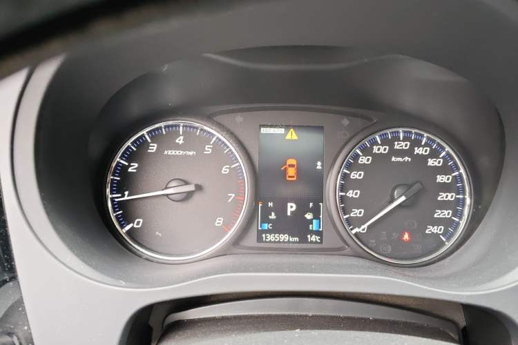 Used Mitsubishi Outlander 2016 2.4L 4x4 Elite Edition 7-Seater Instrument Cluster