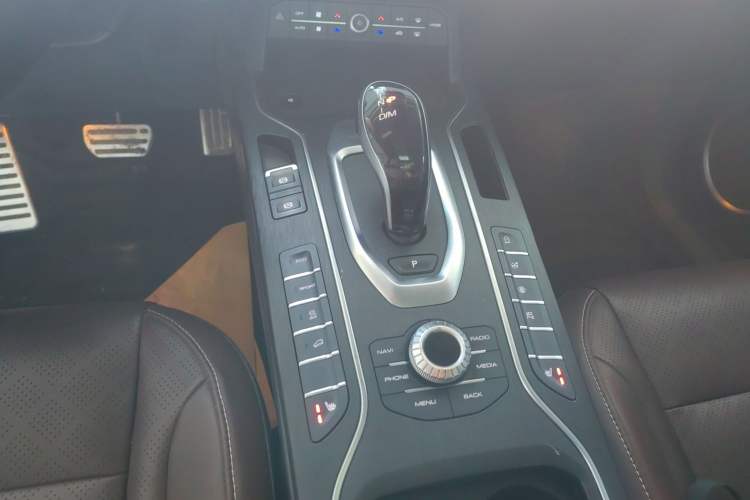 Used Wey VV6 2018 2.0T Two-Wheel-Drive Ultra-Luxury Version China V Standard
